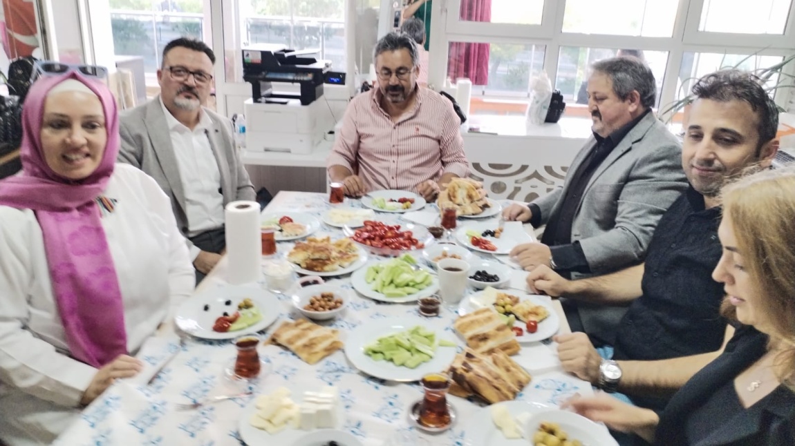 Öğrencilerimize Kahvaltı Desteği Sağlayan Hayırseverimize Teşekkür Ederiz.